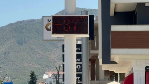 MARMARİS’TE BUGÜN TERMOMETRELER 37 DERECEYİ GÖSTERDİ