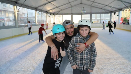 Marmaris'te Buz Pisti Açıldı, Eğlence Dorukta