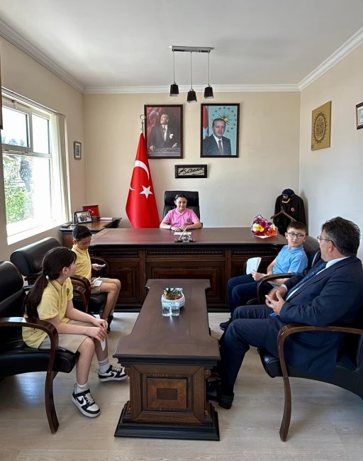 Marmaris&rsquo;te &ccedil;ocuklar kaymakamlık koltuğuna oturdu