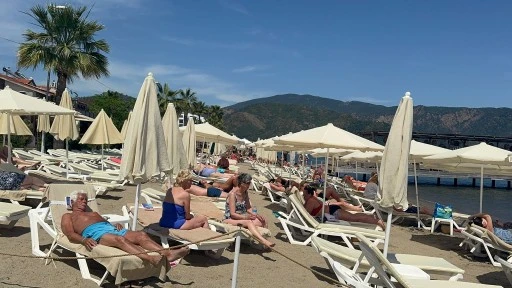 Marmaris’te denizin keyfini turistler çıkarıyor