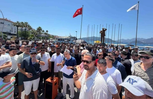 Marmaris&rsquo;te esnaf, Kapalı &Ccedil;arşı&rsquo;nın &uuml;zerinin a&ccedil;ılmasını protesto etti
