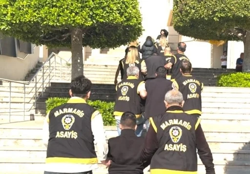 MARMARİS'TE GAZETECİYE SALDIRI OLAYINININ 5 ŞÜPHELİSİ ADLİYEYE ÇIKARILDI