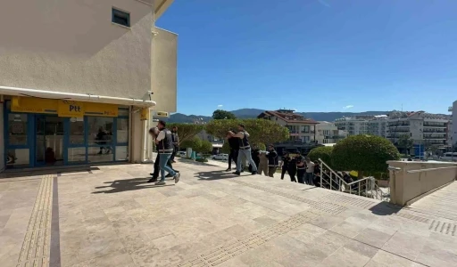 Marmaris&rsquo;te g&ouml;zl&uuml;k&ccedil;&uuml; kurşunlamasının ş&uuml;phelileri adliyeye sevk edildi