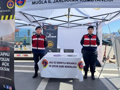 Marmaris&rsquo;te Jandarmadan &ldquo;Kadına El Kalkamaz&rdquo; Mesajı