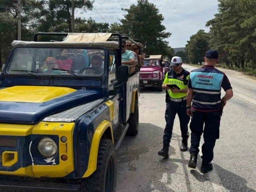 MARMARİS'TE JEEP SAFARİ ARAÇLARINA JANDARMA DENETİMİ