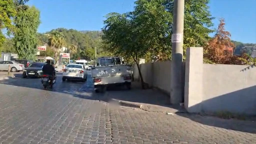 Marmaris'te Kaldırım ve Yaya Yolları Otoparka Döndü