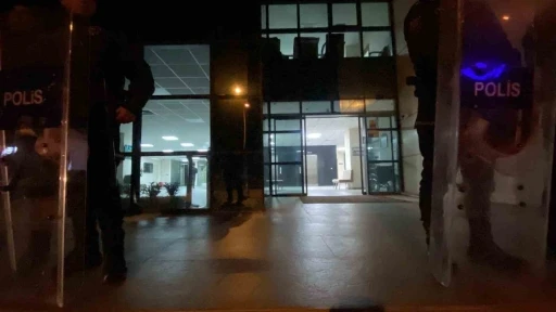 Marmaris&rsquo;te kamu g&ouml;revlisi 4 bin dolar r&uuml;şvet alırken su&ccedil;&uuml;st&uuml; yakalandı