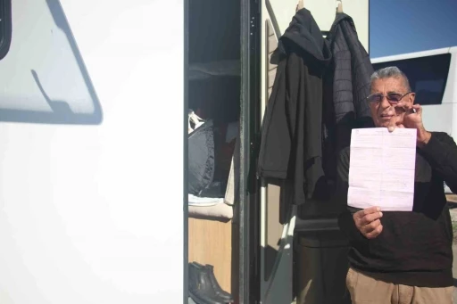 Marmaris’te karavanda yaşayan emekliye belediyeden &quot;barınma tutanağı&quot; şoku
