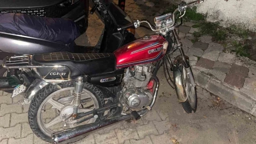 MARMARİS&rsquo;TE MOTOSİKLET HIRSIZLARI POLİSTEN KA&Ccedil;AMADI