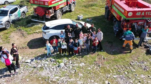 MARMARİS&rsquo;TE &Ouml;ĞRENCİLER FİDANLARI TOPRAKLA BULUŞTURDU