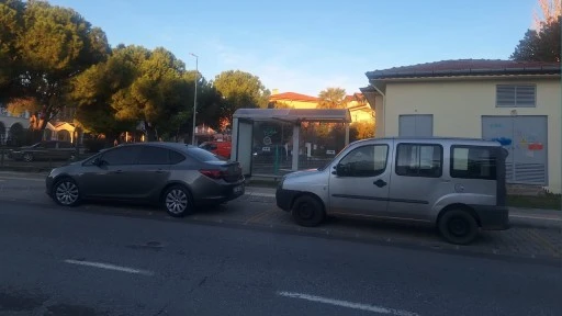 Marmaris&rsquo;te Okul Duraklarına Park Sorunu B&uuml;y&uuml;yor