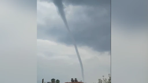 Marmaris’te oluşan hortum kameraya yansıdı