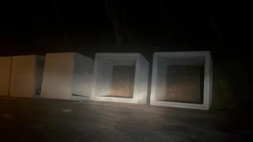 Marmaris'te orman kenarına bırakılan beton bloklar merak uyandırdı