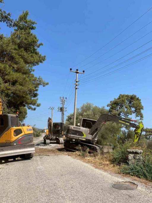 Marmaris’te orman yangınlarına karşı önleyici temizlik çalışmaları sürüyor
