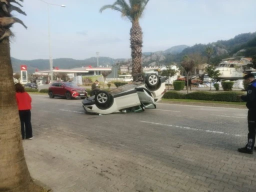Marmaris&rsquo;te otomobil takla attı: 2 kişi hafif yaralandı