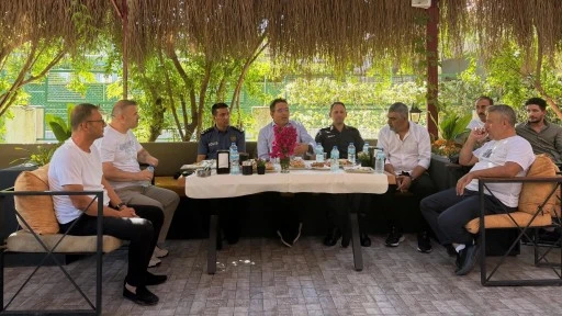 Marmaris'te Protokol ve Esnaftan Ortak Masa