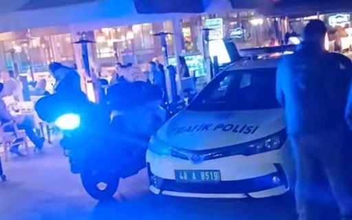 Marmaris&rsquo;te restorana silahlı saldırı: 1 yaralı
