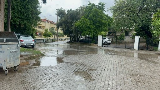 Marmaris'te Sağanak Yağış Etkisini Sürdürüyor
