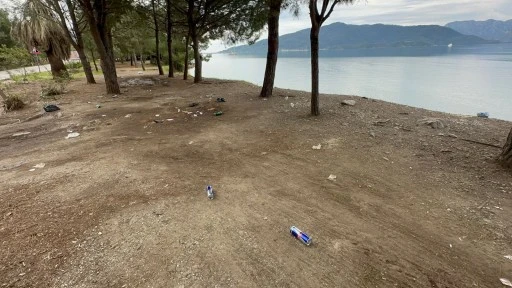 Marmaris&rsquo;te seyir noktaları &ccedil;&ouml;pl&uuml;ğe d&ouml;nd&uuml; vatandaş tepkili