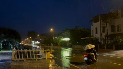 Marmaris&rsquo;te yağışlar etkisini s&uuml;rd&uuml;r&uuml;yor