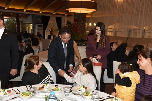 Marmaris&rsquo;te yetim ve &ouml;ks&uuml;z &ccedil;ocuklar i&ccedil;in iftar programı