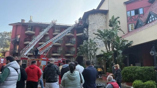 MARMARİS'TE OTEL YANGININDA 24 KİŞİ HASTANEYE KALDIRILDI
