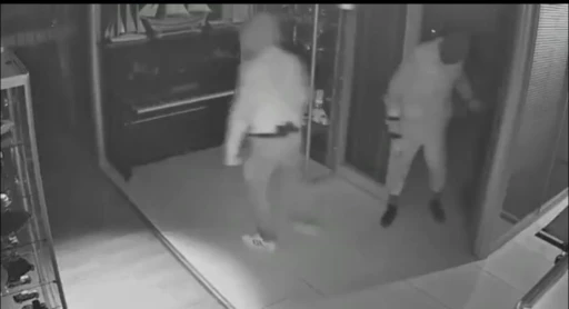 Maskeli beşler girdikleri işletmelerde &ccedil;elik kasaları b&ouml;yle patlattı...

