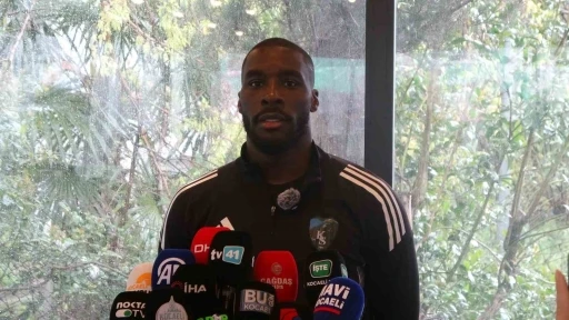 Massadio Haidara: "D&uuml;şmemek i&ccedil;in m&uuml;cadele eden takımlara karşı oynamak zor"
