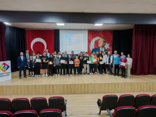 Matematik Olimpiyatları’nda dereceye giren öğrenciler ödüllerini aldı
