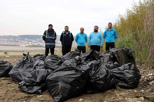 Mavi Takım&rsquo;dan sahilde temizlik: 50 torba atık toplandı
