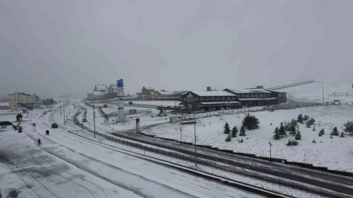 Mayıs karı Erciyes&rsquo;i beyaza b&uuml;r&uuml;d&uuml;

