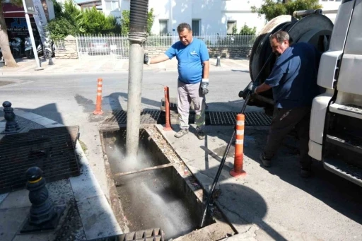 Mazgal ve yağmur suyu hattı temizliği sürüyor

