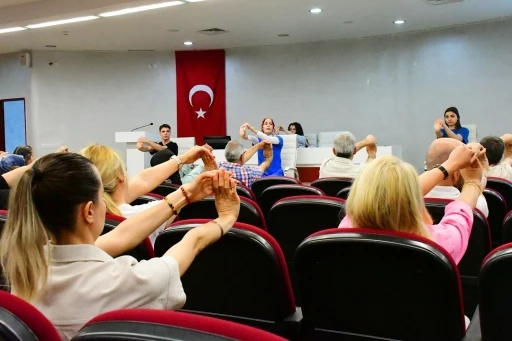 MCBÜ personeline uygulamalı ofis egzersizleri semineri verildi
