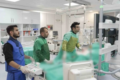 MEAH&rsquo;ta bir g&uuml;nde 3 kalp deliği başarıyla kapatıldı
