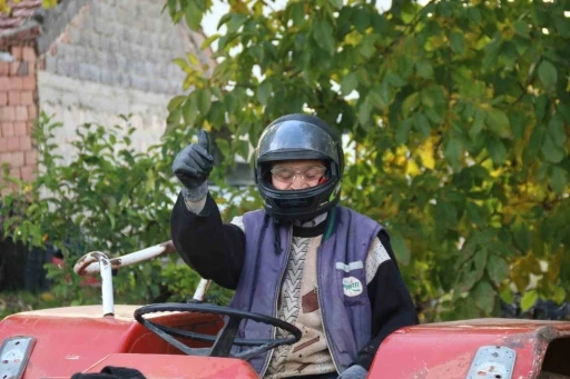 Mehmet Amca yeni yönetmeliğe göre hazırlanıp tarlasını sürdü
