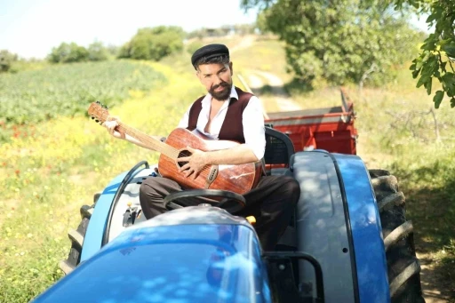 Mehmet Çevik bu sefer de köy ağası olup traktör kullandı
