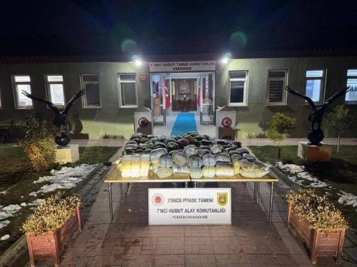 Mehmetçik hudutta uyuşturucuya geçit vermedi: Yaklaşık 259 kilogram uyuşturucu madde ele geçirildi
