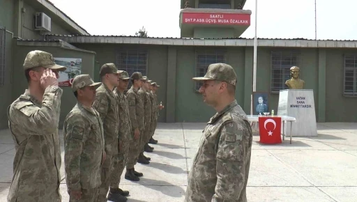 Mehmetçik, vatan savunmasını bayramda da sürdürüyor
