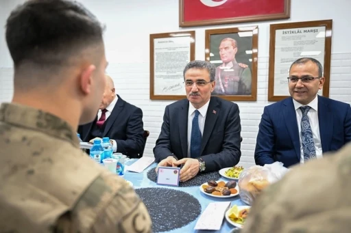 Mehmet&ccedil;ikle iftar yaptılar
