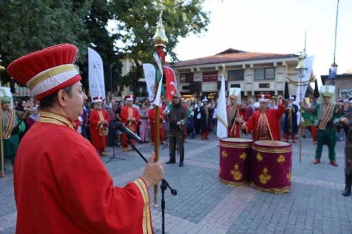 Mehter sesleri bu kez Gazi Orhan Parkı&rsquo;nda y&uuml;kseldi
