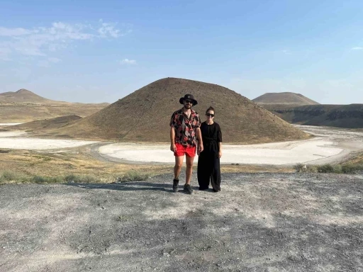 Meke Gölü, Acıgöl, obruklar turist çekiyor
