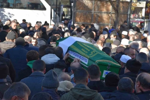 Mekke&rsquo;de ring otob&uuml;s&uuml;n&uuml;n &ccedil;arptığı T&uuml;rk umreci memleketi Sakarya&rsquo;da defnedildi
