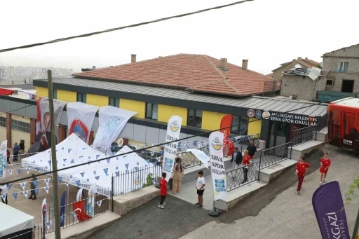 Melikgazi Belediyesi Mimarsinan Erva Spor Okulları açıldı
