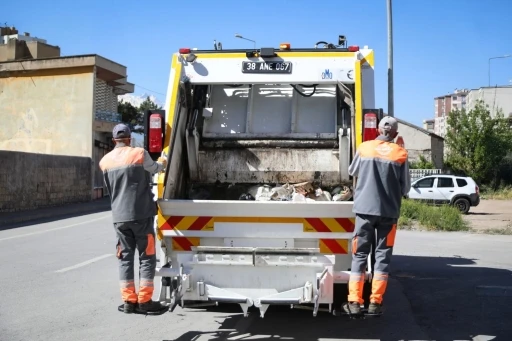 Melikgazi’de günlük 440 ton çöp toplanıyor, 700 km yol süpürülüyor

