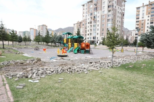 Melikgazi’de Şairler Parkı’nda yapım çalışmaları sürüyor
