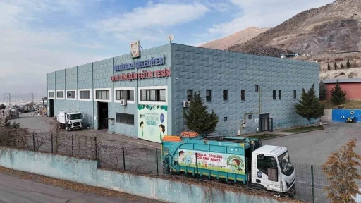 Melikgazi&rsquo;de yıllık 9 bin ton atık geri d&ouml;n&uuml;ş&uuml;mle ekonomiye kazandırılıyor
