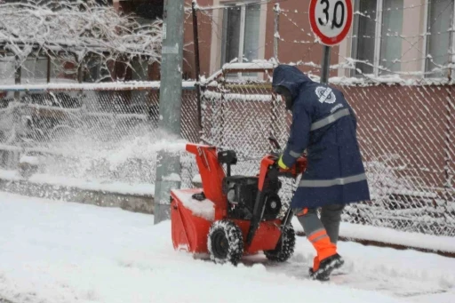 Melikgazi ekipleri 58 mahallede kar k&uuml;reme &ccedil;alışması yaptı

