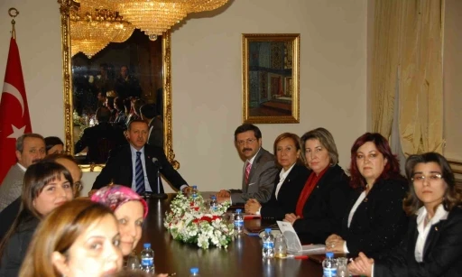 Memurluğu bıraktı, şimdi d&uuml;nya markalarına gelinlik dikiyor
