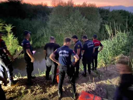Menderes Nehri&rsquo;ne atlayan şahıs kurtarıldı
