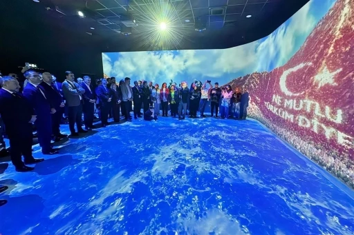Menemen&rsquo;de binlerce y&uuml;rek, Kurtuluş Savaşı ruhunu hissetti
